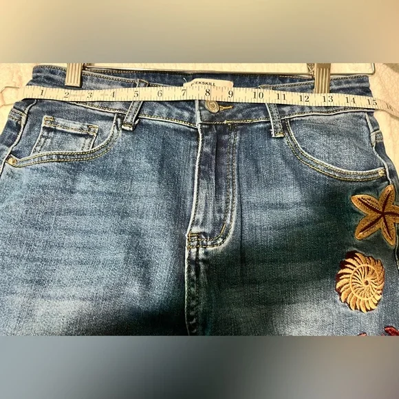 High End Boutique Embroidered Denim Jeans with Lobster and Fish Design - Picture 6 of 16